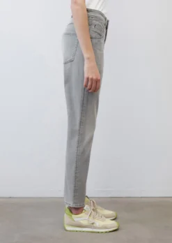 Marc O'Polo THEDA Boyfriend Cropped Jeans In An Organic Cotton/lyocell Blend -Schlichte Eleganz effb7e27e7080a75ef2200faa9b3c3bd scaled