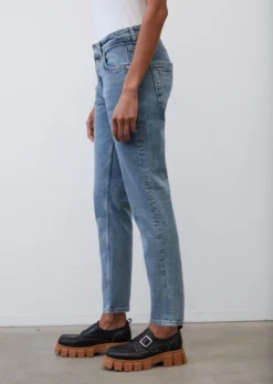 Marc O'Polo THEDA Boyfriend Cropped Jeans In An Organic Cotton Blend -Schlichte Eleganz f04fa6d7a7e5cc0f9ff4a2439db0695c scaled