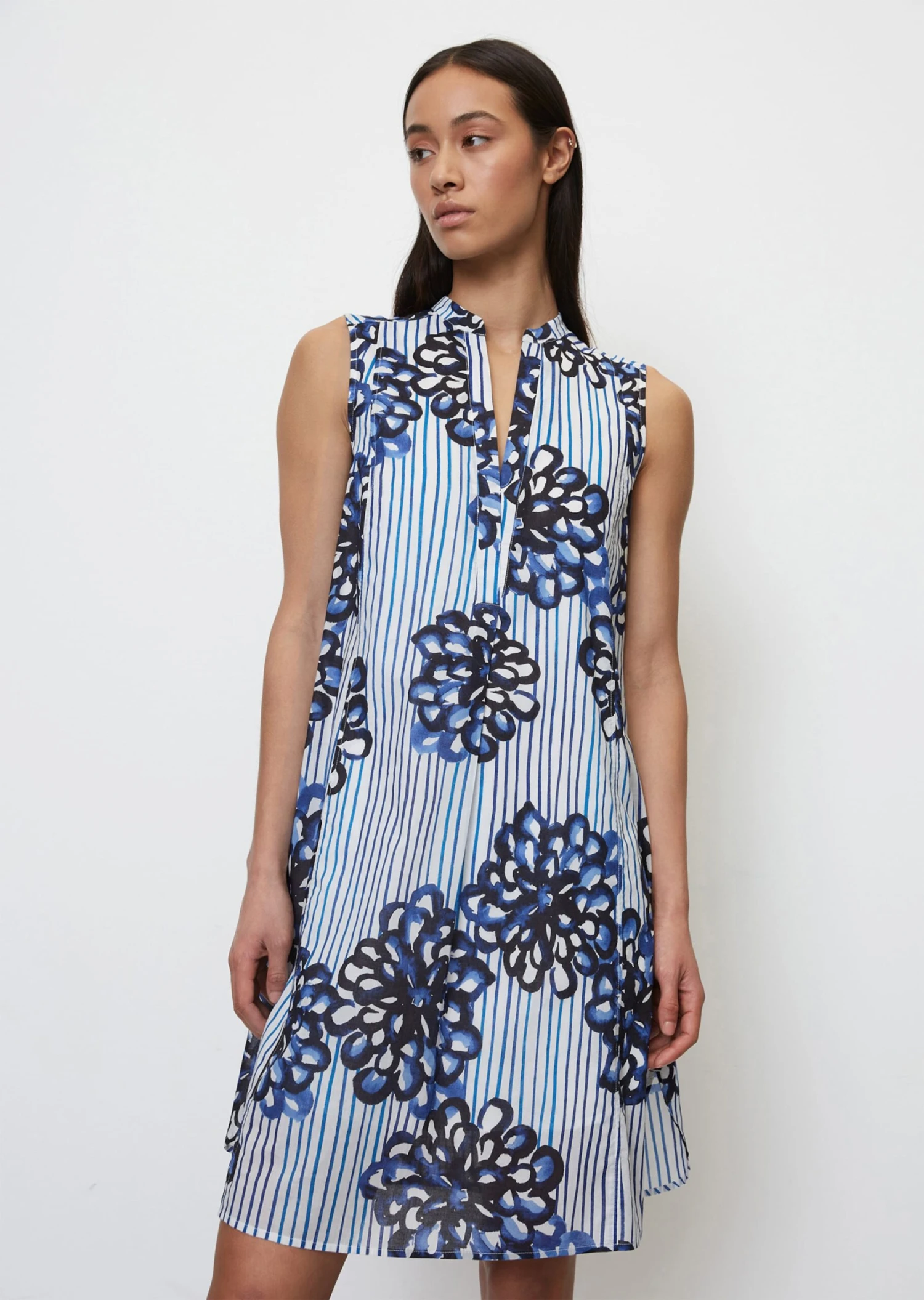 Marc O'Polo Sleeveless Mini Dress With A Floral Print Made Of Crisp Cotton Voile 1 Marc O'Polo Sleeveless Mini Dress With A Floral Print Made Of Crisp Cotton Voile