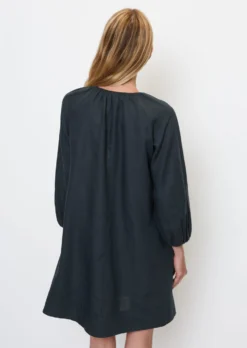 Marc O'Polo Short V-neck Linen Dress In An A-line Design 11 Marc O'Polo Short V-neck Linen Dress In An A-line Design -Schlichte Eleganz f1f5566628fec25844de0fcfa97e3ae3 scaled