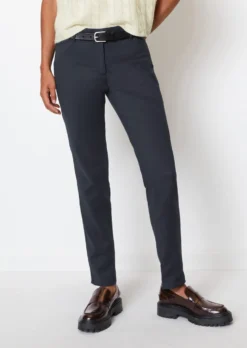 Marc O'Polo Trousers Model TIVA Slim Made From Stretchy Twill -Schlichte Eleganz f287e407051fc3c161621c47bf084628 scaled