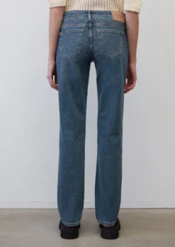 Marc O'Polo ALBY Straight Mid Waist Jeans Made From Organic Cotton Mix 11 Marc O'Polo ALBY Straight Mid Waist Jeans Made From Organic Cotton Mix -Schlichte Eleganz f28ded5a494c046be1274b371b72f63c scaled