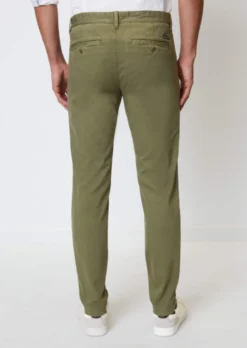 Marc O'Polo STIG Shaped Chinos In A Cotton Blend -Schlichte Eleganz f3062ff5411bb39d8b9d3d0ce90f4eee scaled