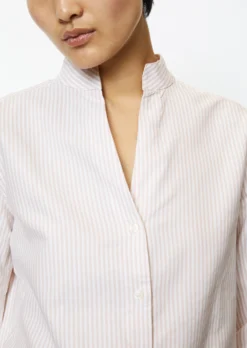 Marc O'Polo Striped Stand-up Collar Blouse Regular Made From Oxford Fabric 13 Marc O'Polo Striped Stand-up Collar Blouse Regular Made From Oxford Fabric -Schlichte Eleganz f34b269aa544d81cd6f47792188abab7 scaled