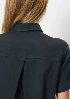 Marc O'Polo Short Sleeve Linen Blouse In An Exciting Mix Of Materials -Schlichte Eleganz f3fcdedb3087e1385bb497082978dc90 scaled