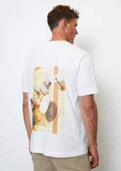 Marc O'Polo T-shirt With A Back Print In A Regular Fit Made Of Organic Cotton -Schlichte Eleganz f47a3a47accb171d482a1c3e4c548353 scaled