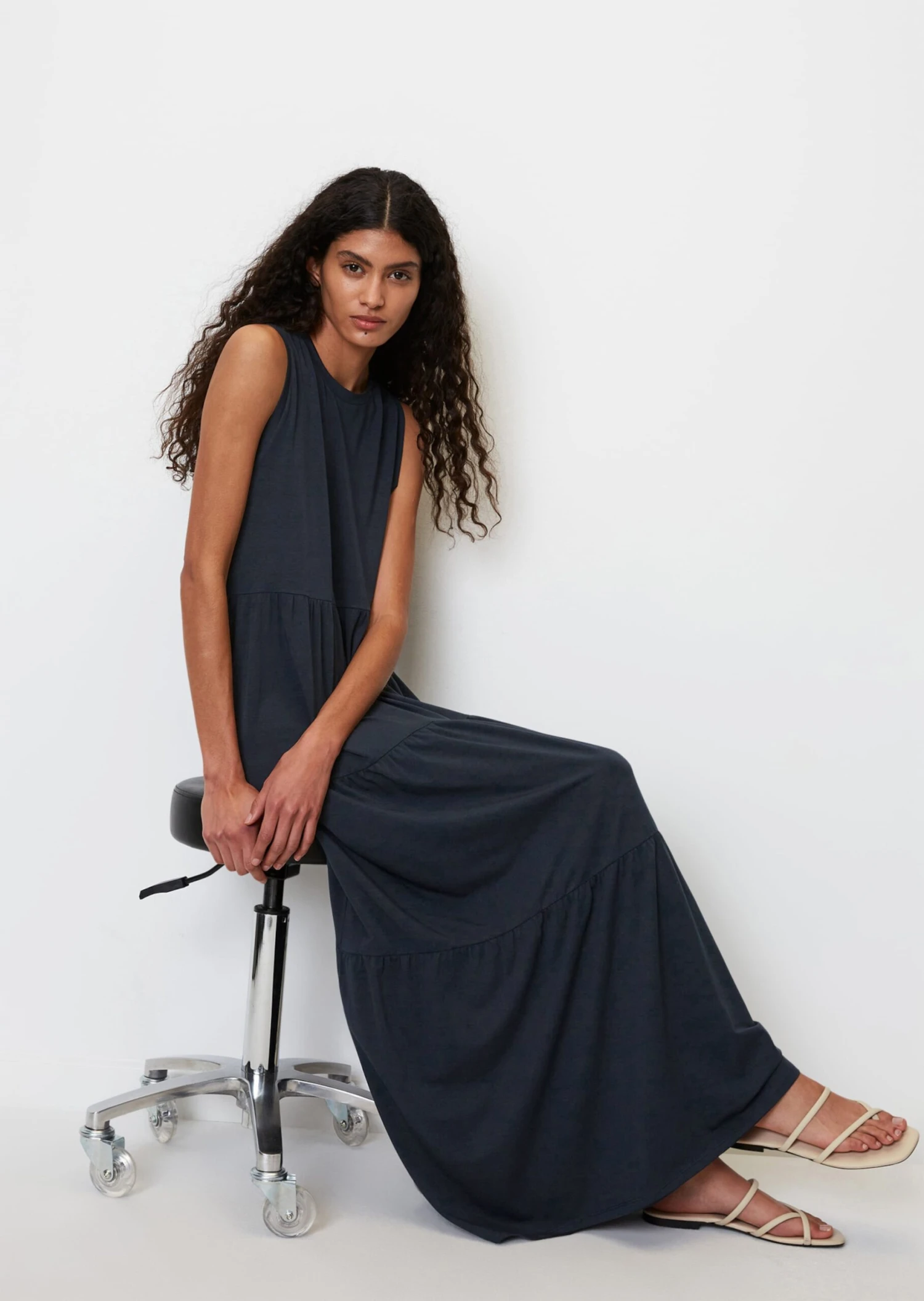 Marc O'Polo Tiered Jersey Dress With Tencel™ Modal 2 Marc O'Polo Tiered Jersey Dress With Tencel™ Modal – Bild 2