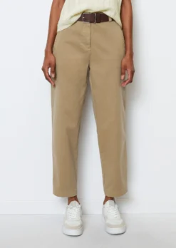 Marc O'Polo Chino Style Straight Fit Pants Made From Organic Cotton Stretch Twill -Schlichte Eleganz f7c31f97a0159b73eaf6a1a515ac6fbc scaled