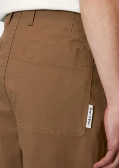 Marc O'Polo MOSSBO Chinos In A Wide Fit Made From An Organic Cotton Blend -Schlichte Eleganz f94b72e1d1f30d4430a6fcff38a8f348 scaled