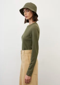 Marc O'Polo Long Sleeve Top With A Round Neckline, Regular Fit Made Of An Organic Cotton And Cupro Blend -Schlichte Eleganz ffd5cb1202e5812263f7adfbf3ee9e74 scaled